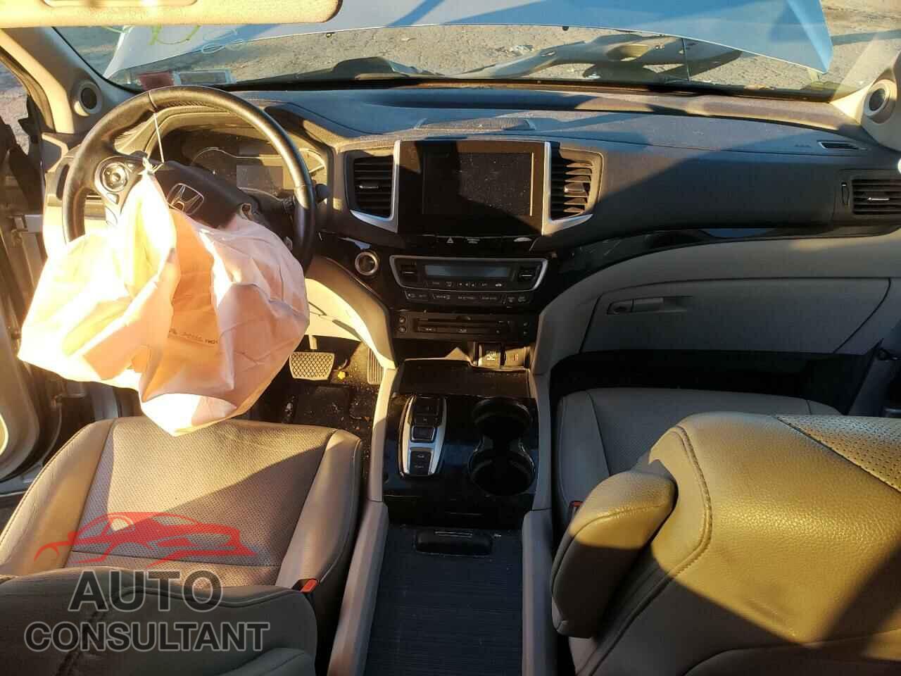 HONDA PILOT 2016 - 5FNYF6H05GB110904