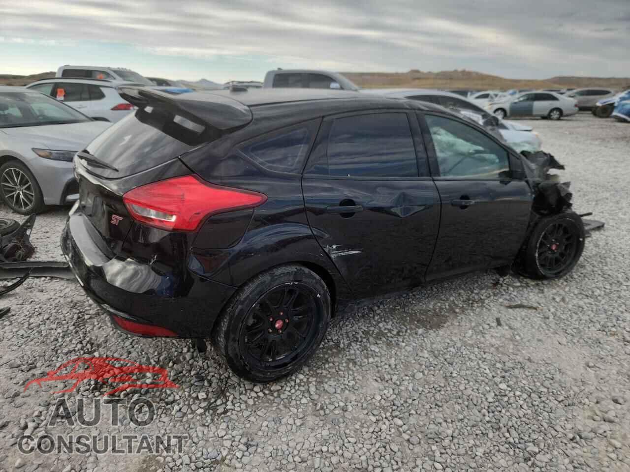 FORD FOCUS 2017 - 1FADP3L97HL319565