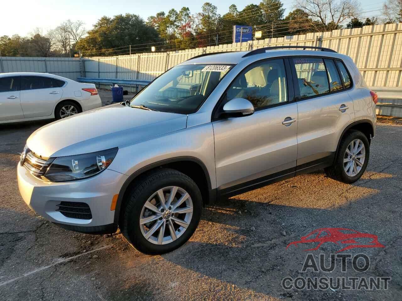 VOLKSWAGEN TIGUAN 2017 - WVGAV7AX7HK043689