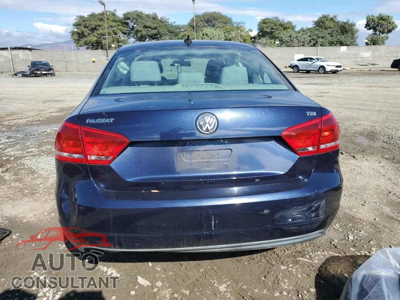 VOLKSWAGEN PASSAT 2015 - 1VWAT7A36FC025115