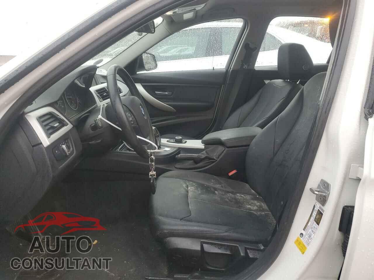 BMW 3 SERIES 2016 - WBA8E1G52GNU10921