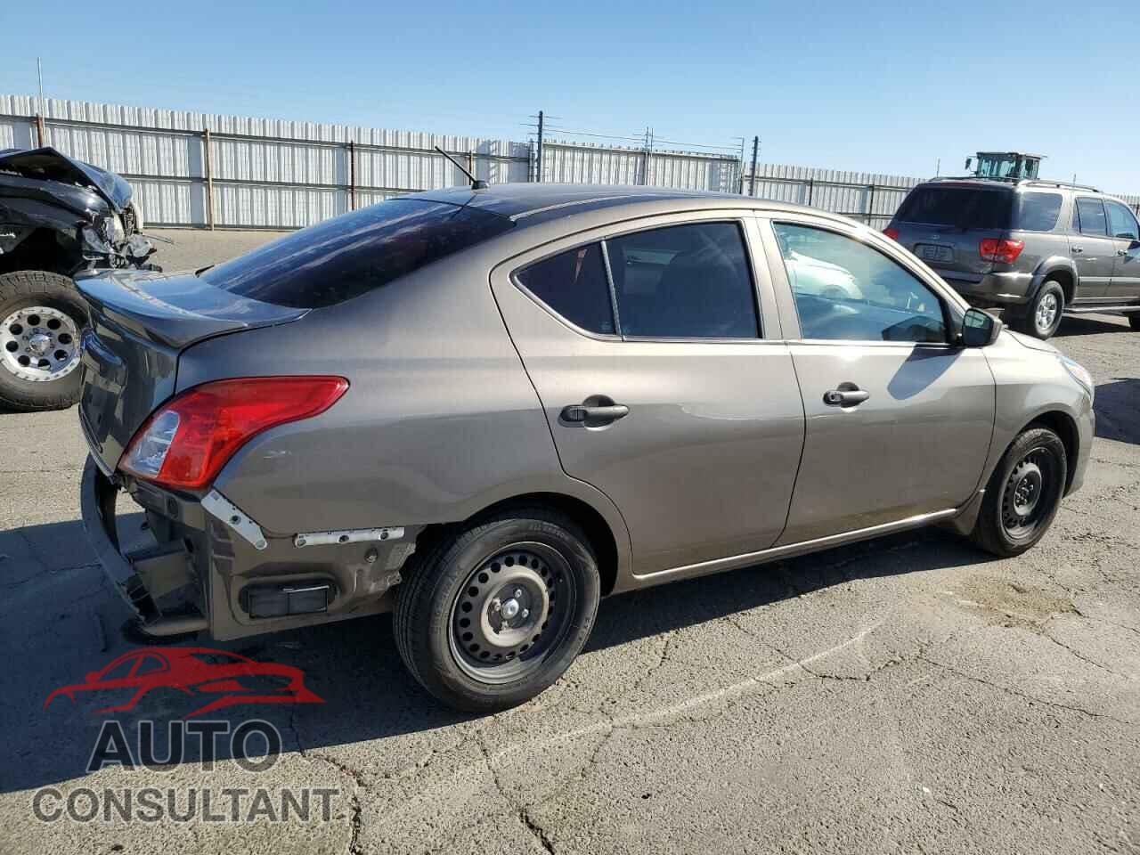 NISSAN VERSA 2017 - 3N1CN7AP8HL879624