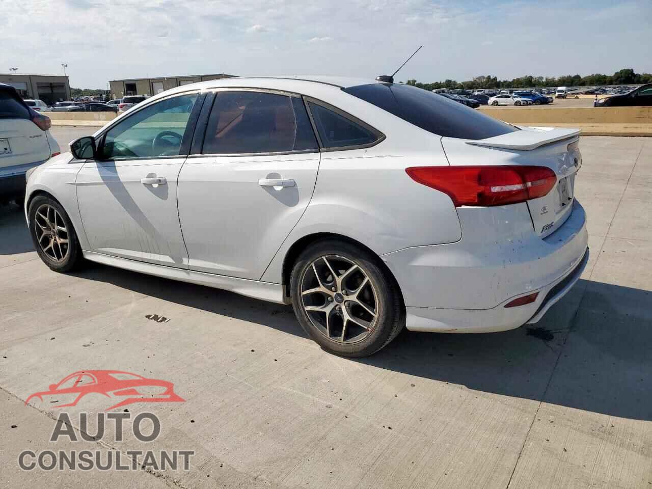 FORD FOCUS 2015 - 1FADP3F25FL311556