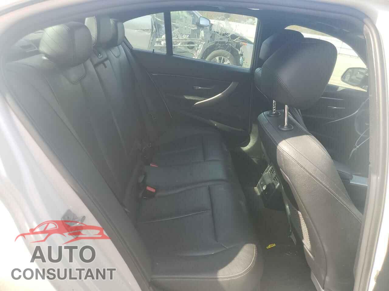BMW 3 SERIES 2017 - WBA8E1C52HK479844
