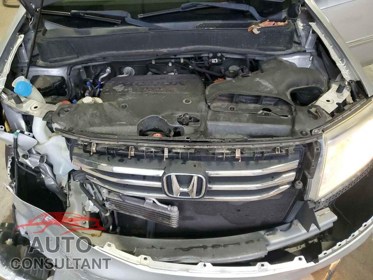 HONDA PILOT 2015 - 5FNYF4H95FB039155