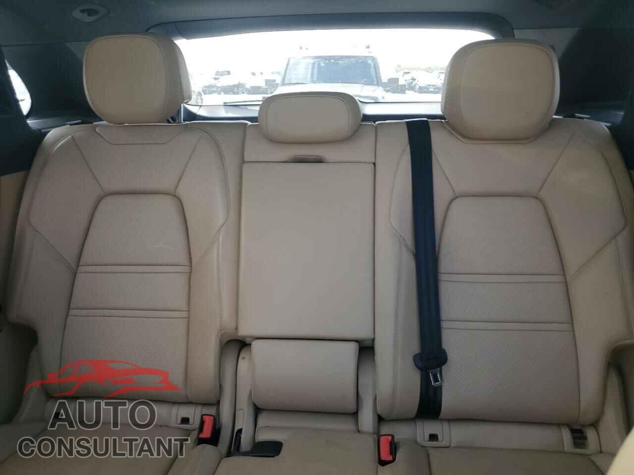 PORSCHE CAYENNE 2019 - WP1AA2AY3KDA18052