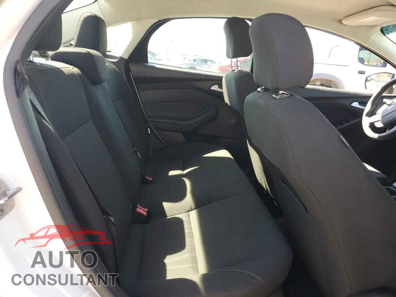 FORD FOCUS 2015 - 1FADP3F20FL379733