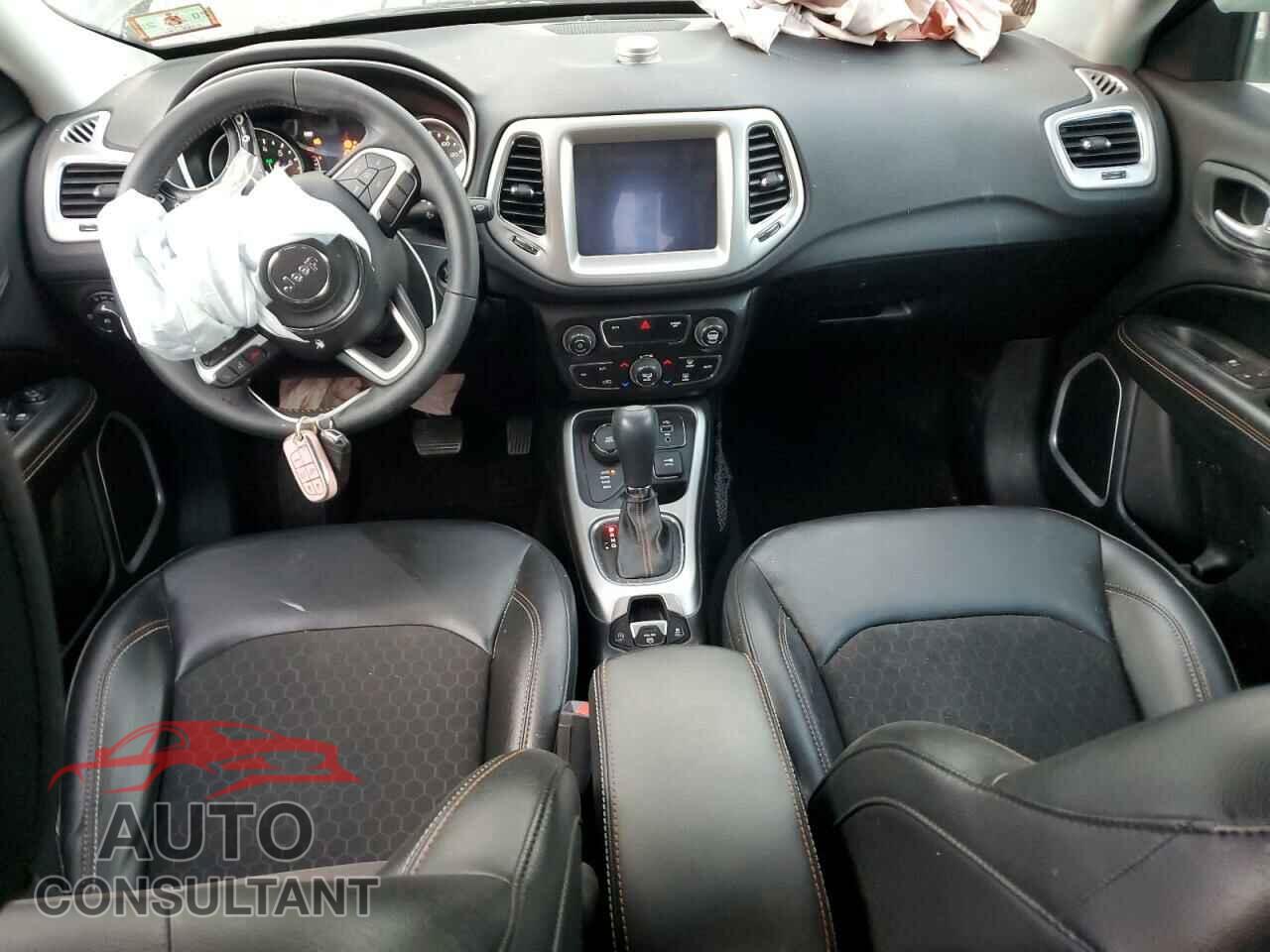 JEEP COMPASS 2018 - 3C4NJDBB8JT239907