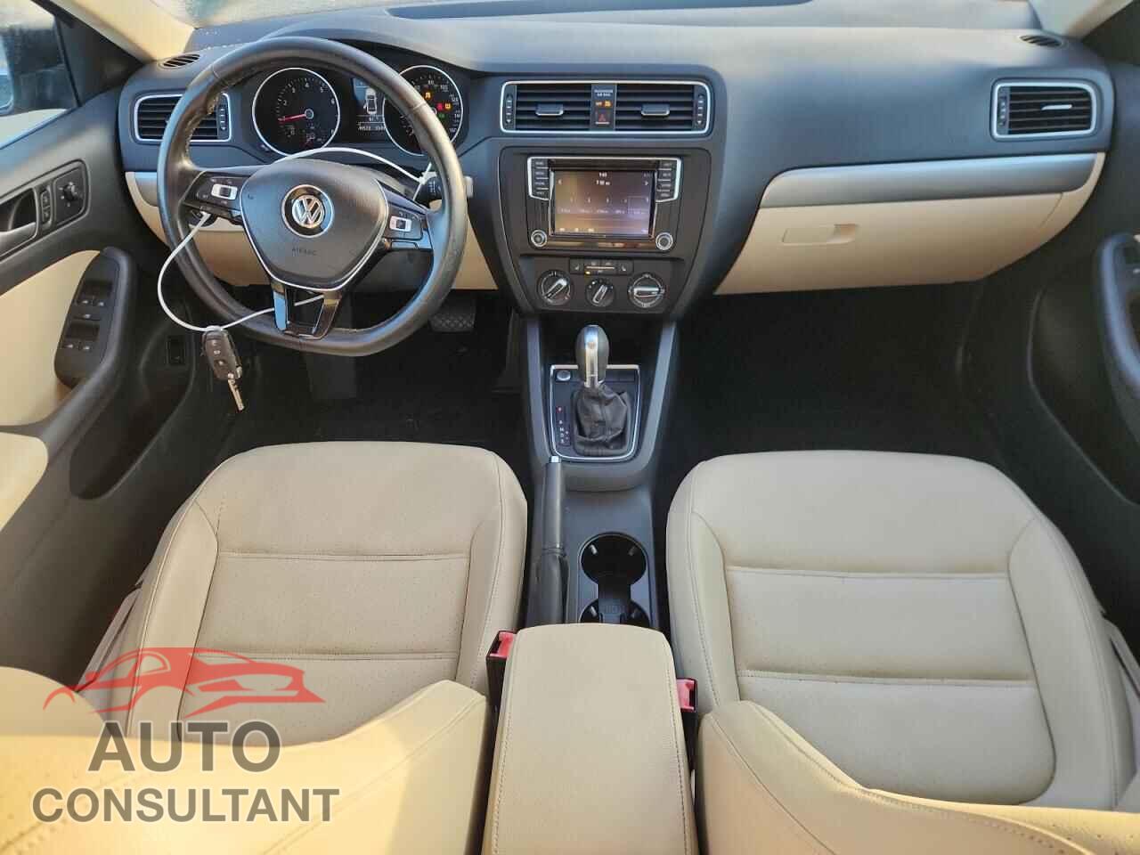 VOLKSWAGEN JETTA 2017 - 3VWDB7AJ3HM384826