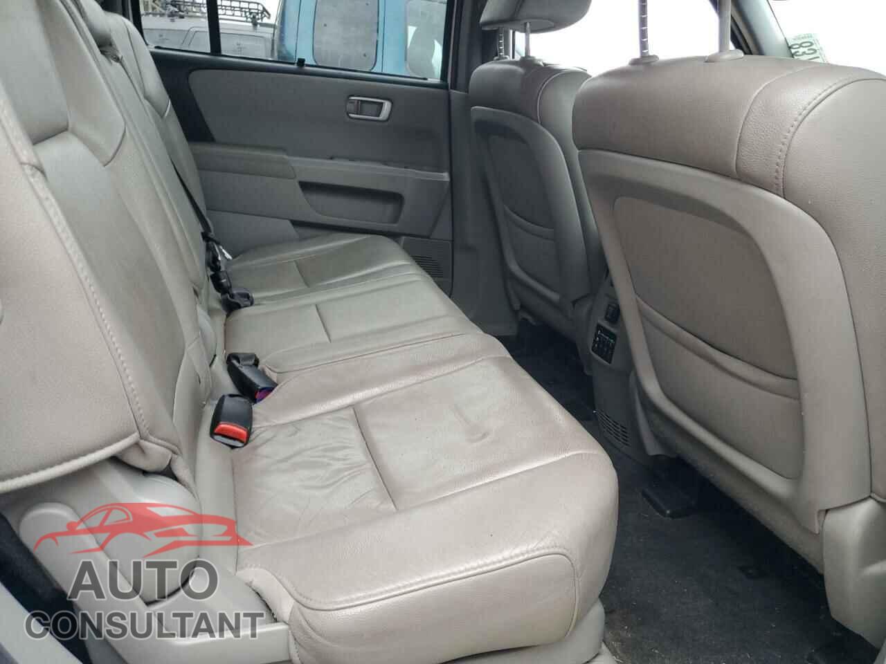 HONDA PILOT 2012 - 5FNYF4H9XCB010875