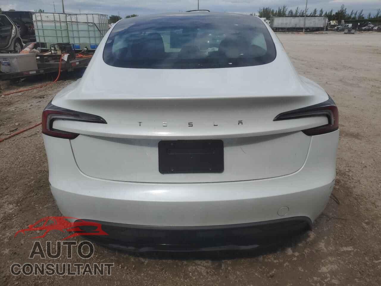 TESLA MODEL 3 2025 - 5YJ3E1EA1SF883844
