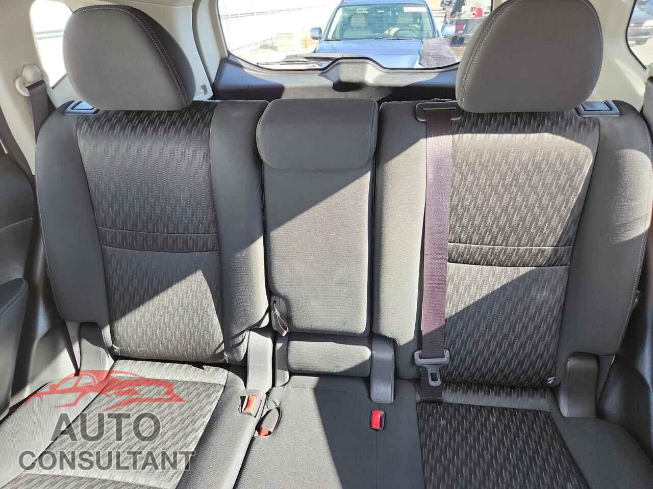 NISSAN ROGUE 2017 - KNMAT2MV9HP531004
