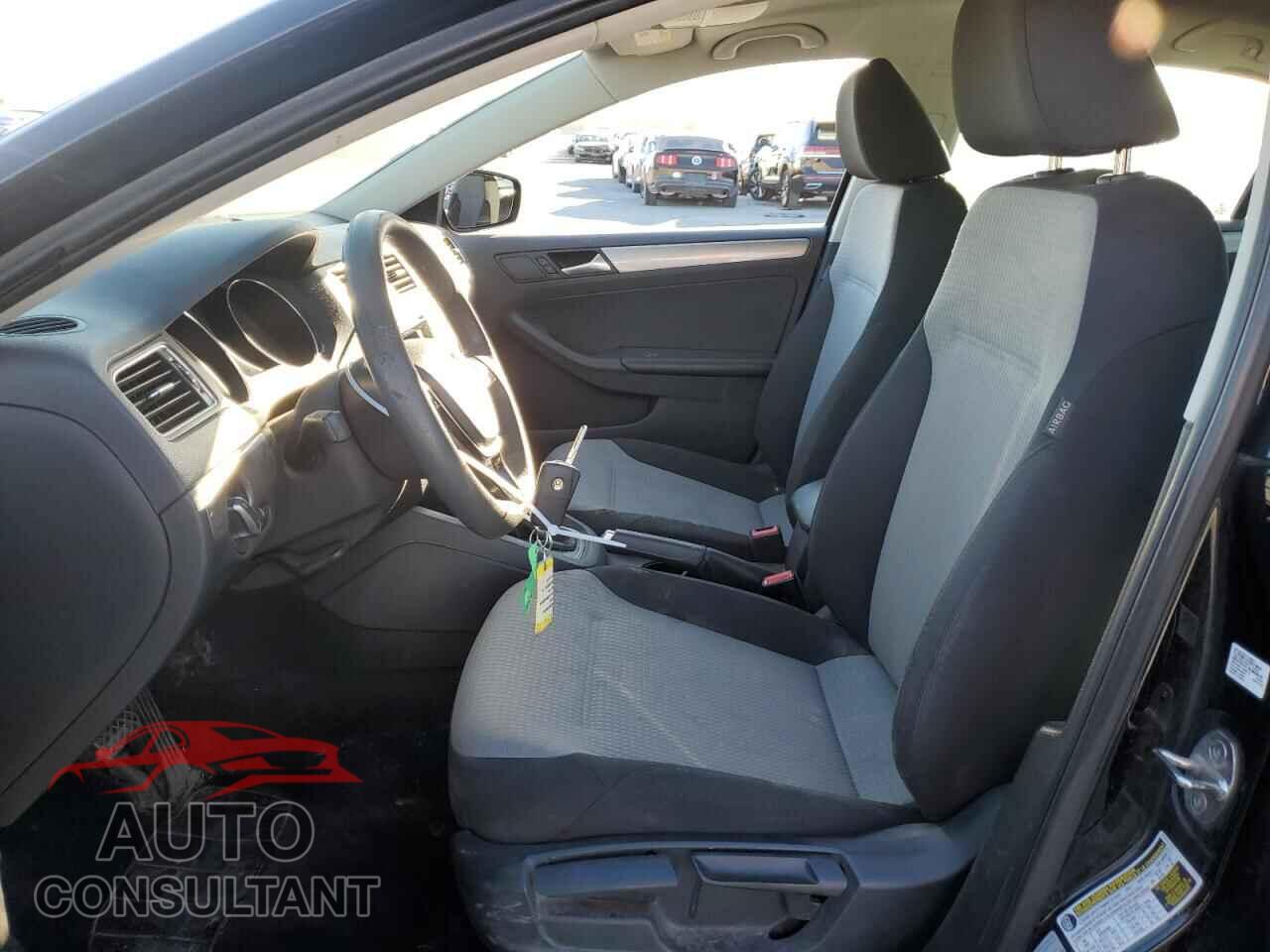 VOLKSWAGEN JETTA 2017 - 3VW2B7AJ0HM201373