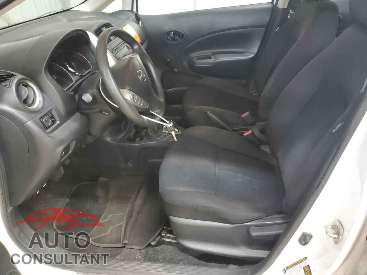 NISSAN VERSA 2018 - 3N1CE2CP8JL353077