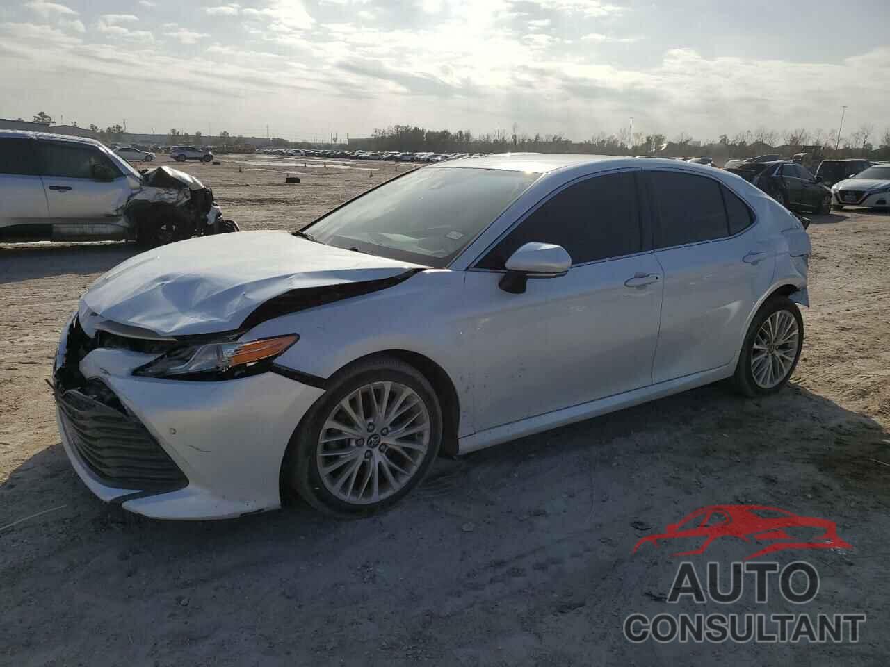 TOYOTA CAMRY 2018 - 4T1B11HKXJU051836