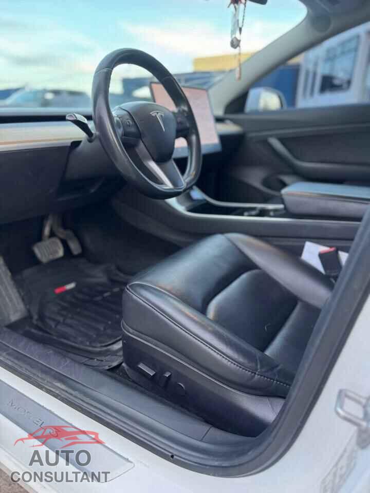 TESLA MODEL 3 2019 - 5YJ3E1EA9KF310013