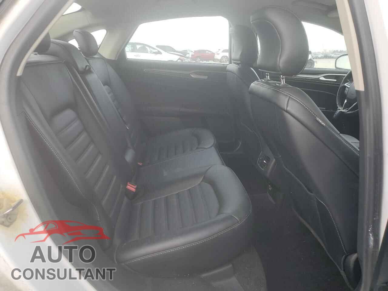 FORD FUSION 2018 - 3FA6P0LU2JR172011