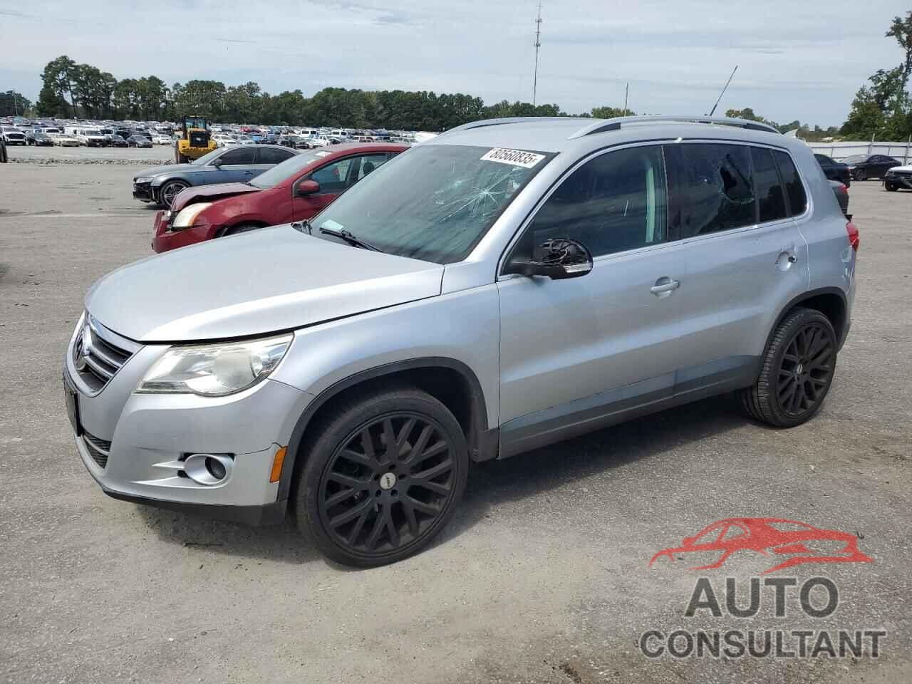 VOLKSWAGEN TIGUAN 2011 - WVGAV7AX8BW521733