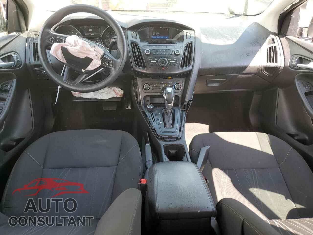FORD FOCUS 2015 - 1FADP3K22FL233131