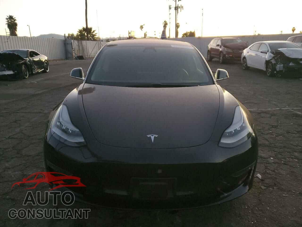 TESLA MODEL 3 2018 - 5YJ3E1EB0JF071670