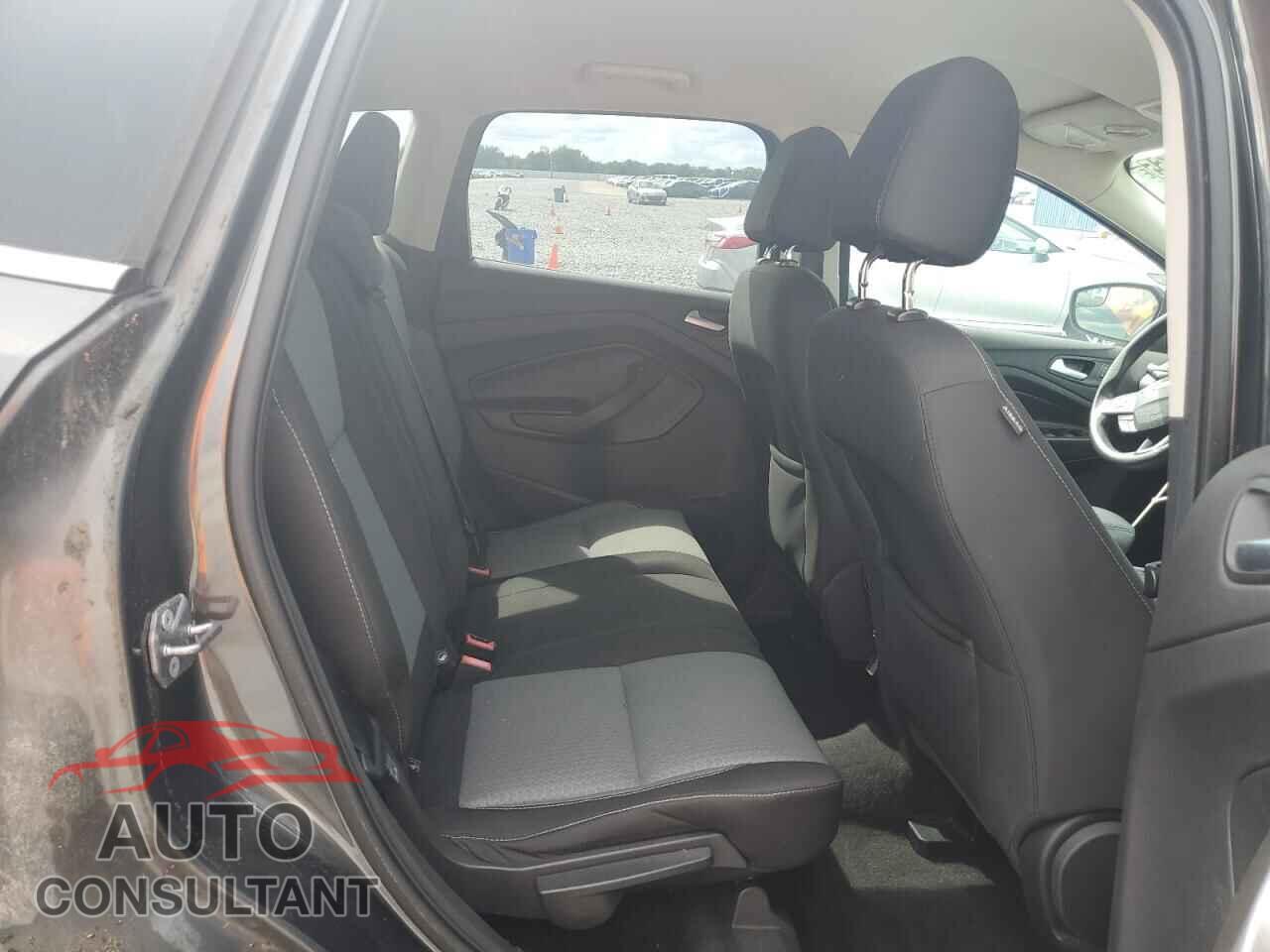 FORD ESCAPE 2017 - 1FMCU0GD5HUD43638