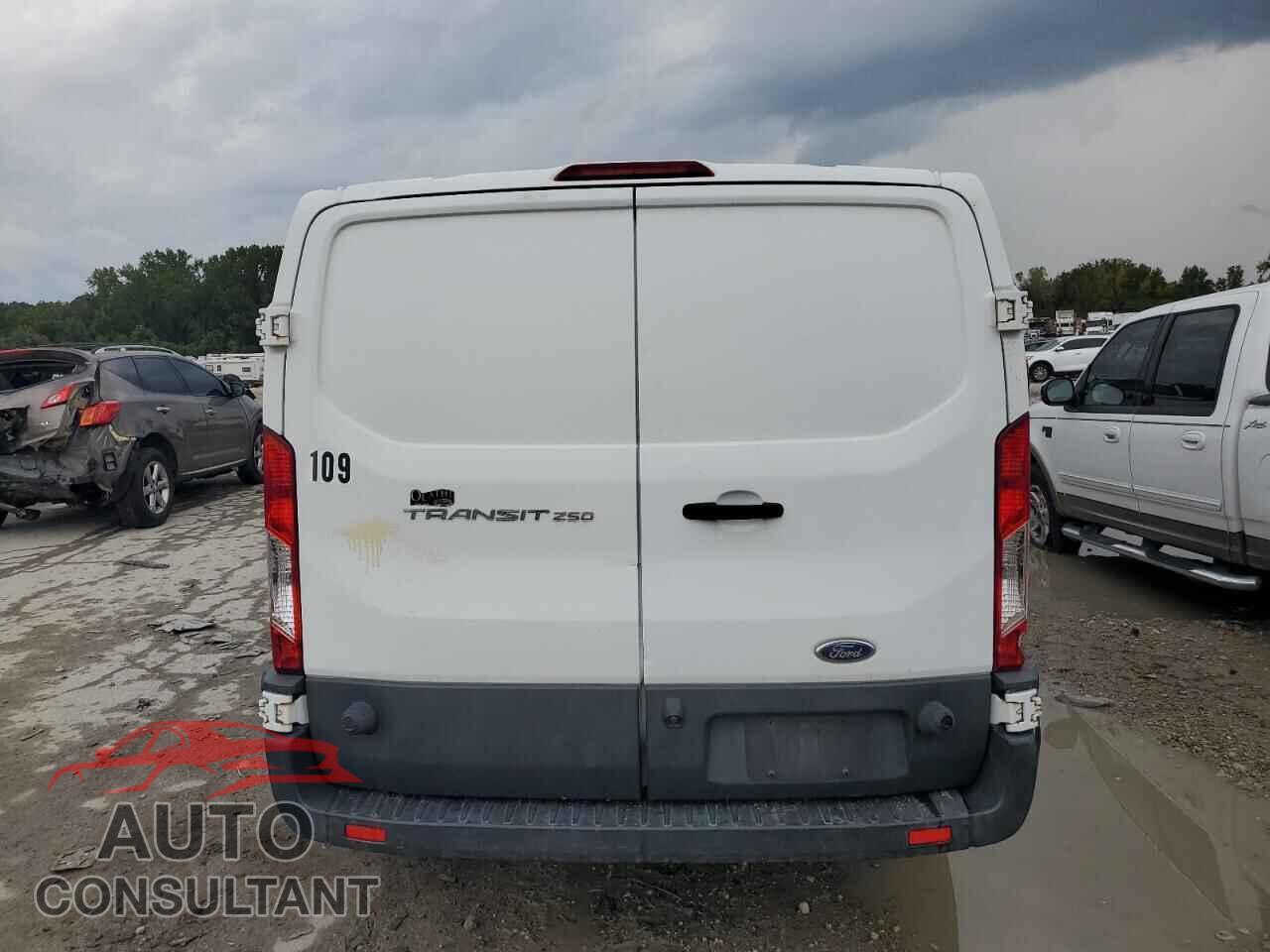 FORD TRANSIT 2017 - 1FTYR2YM3HKA04555