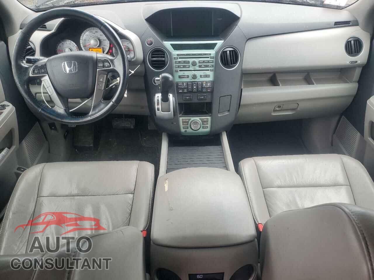 HONDA PILOT 2011 - 5FNYF4H93BB026155