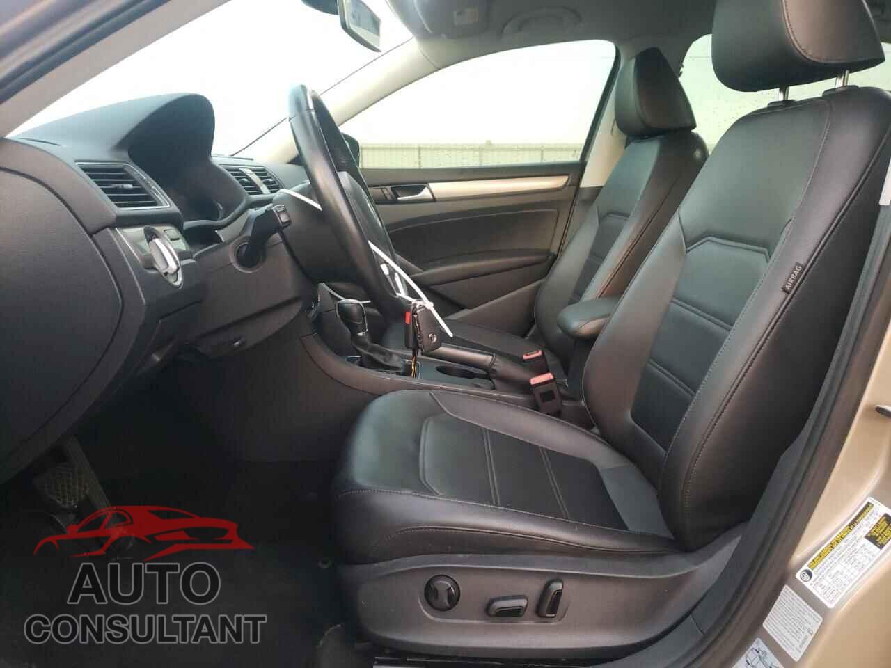 VOLKSWAGEN PASSAT 2015 - 1VWAT7A33FC099043