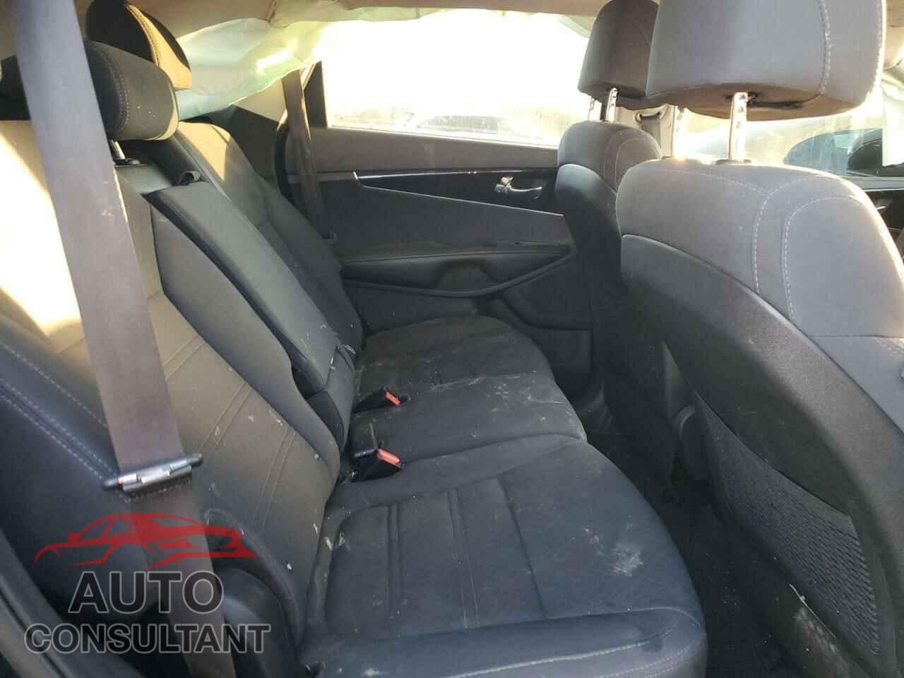 KIA SORENTO 2017 - 5XYPG4A39HG299813