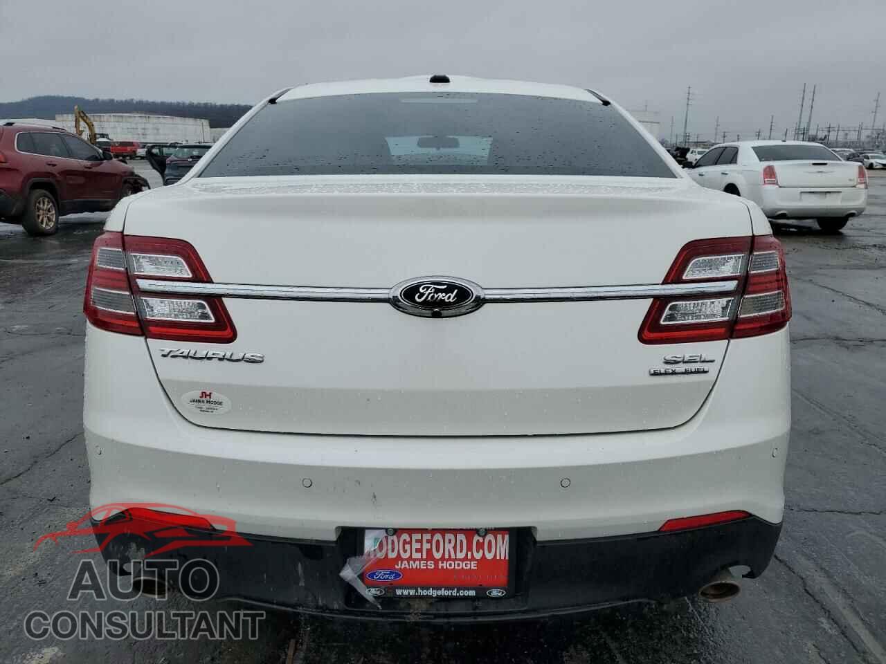 FORD TAURUS 2019 - 1FAHP2E85KG102743