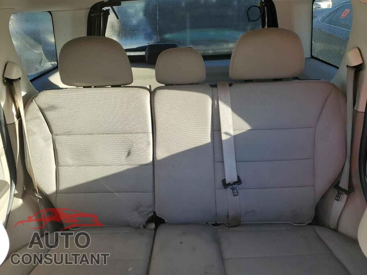 FORD ESCAPE 2010 - 1FMCU0D74AKD37636