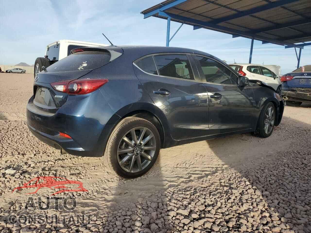 MAZDA 3 2018 - 3MZBN1L37JM162855