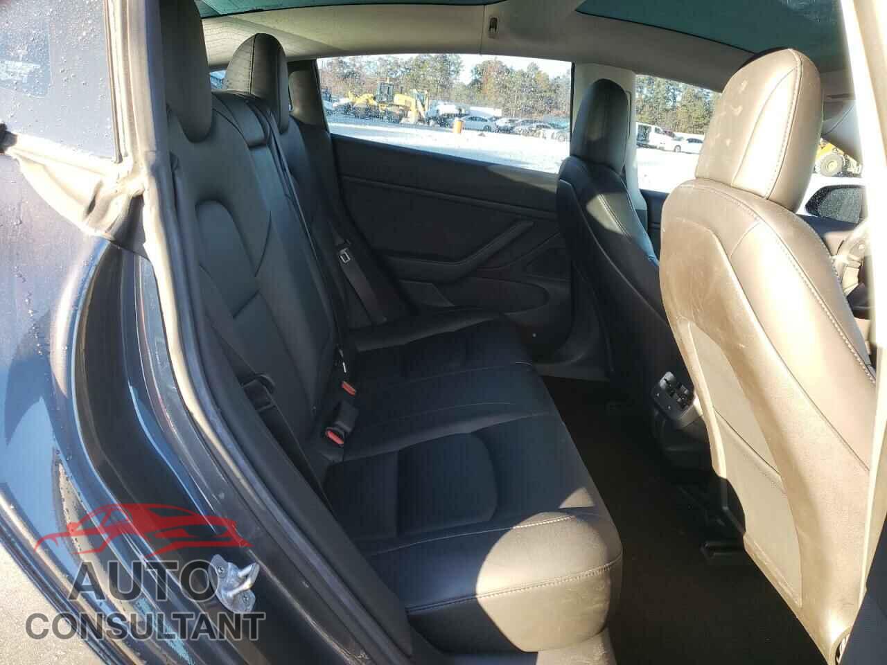 TESLA MODEL 3 2018 - 5YJ3E1EB3JF121171