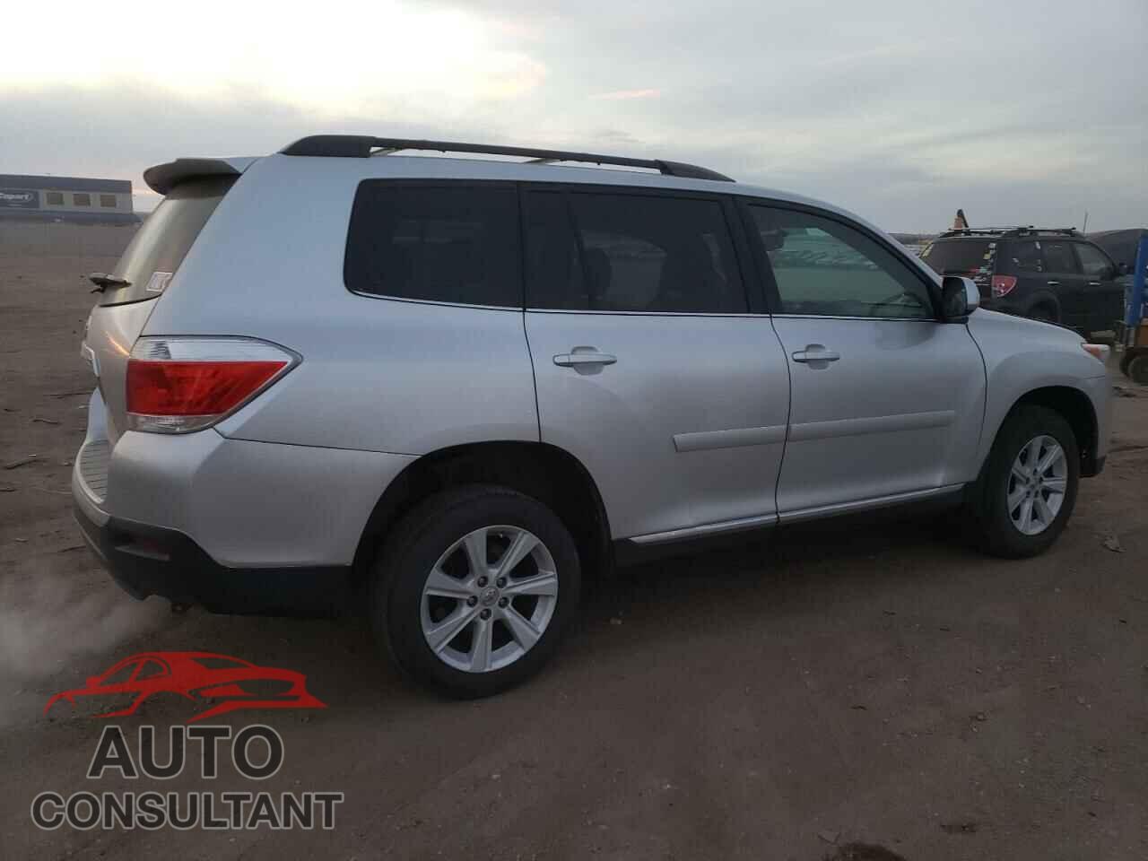 TOYOTA HIGHLANDER 2013 - 5TDBK3EH8DS258076