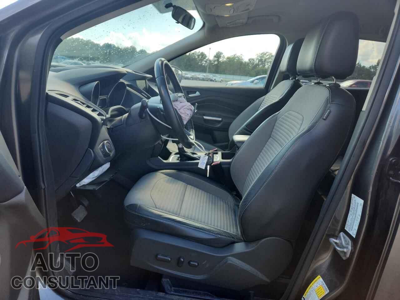 FORD ESCAPE 2017 - 1FMCU0GD7HUB95878