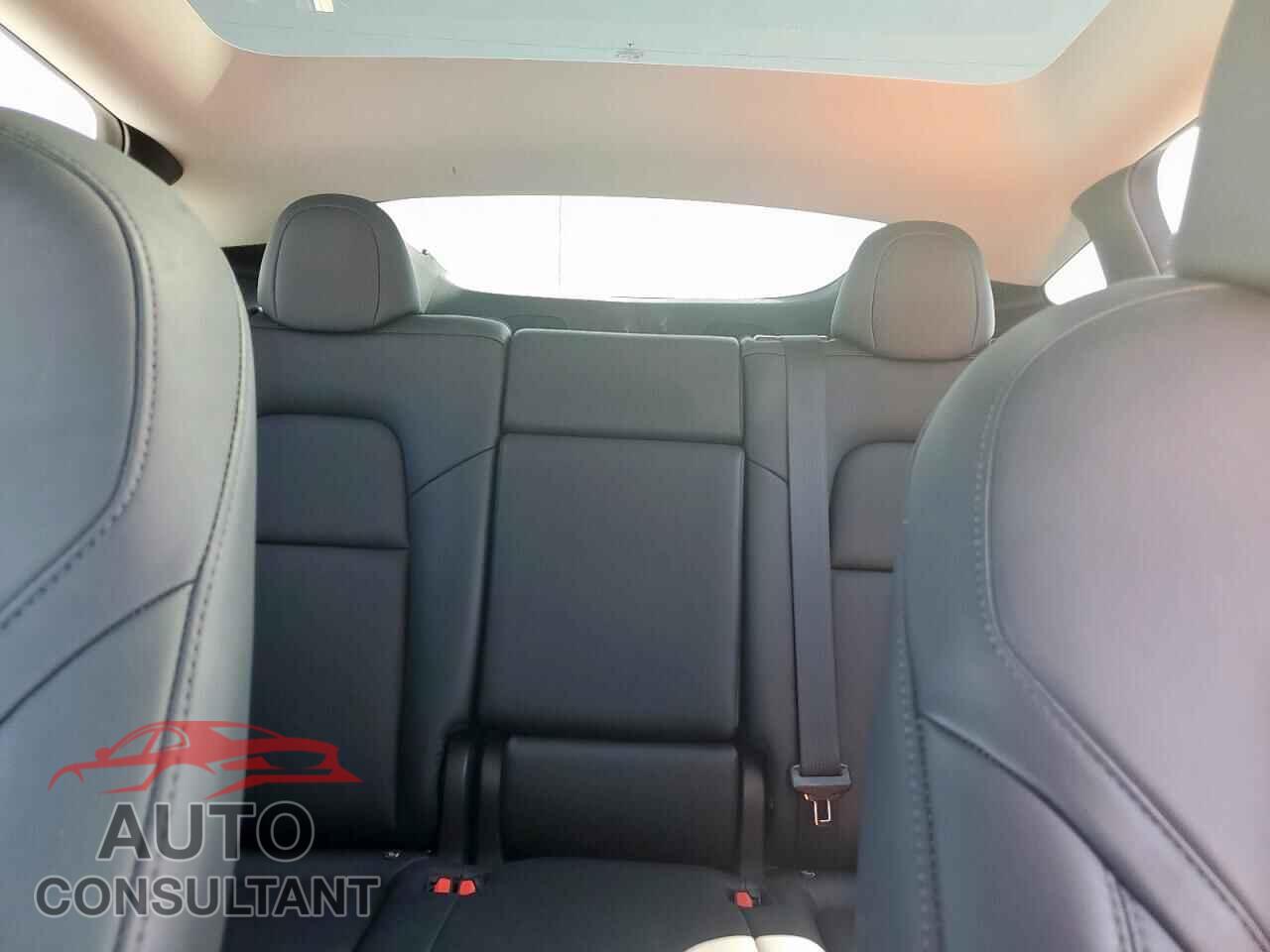 TESLA MODEL Y 2024 - 7SAYGDEE4RA242279