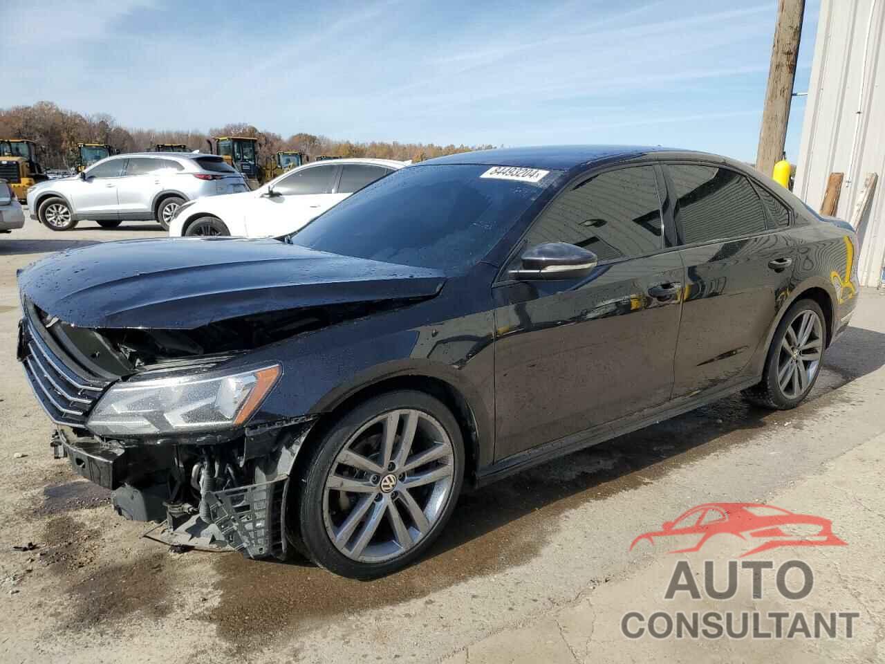 VOLKSWAGEN PASSAT 2018 - 1VWAA7A33JC008013