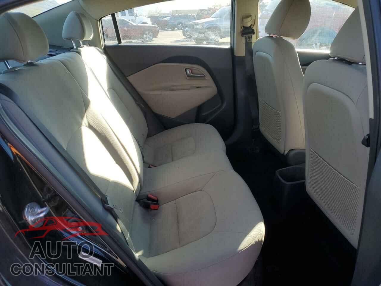 KIA RIO 2015 - KNADM4A36F6450888