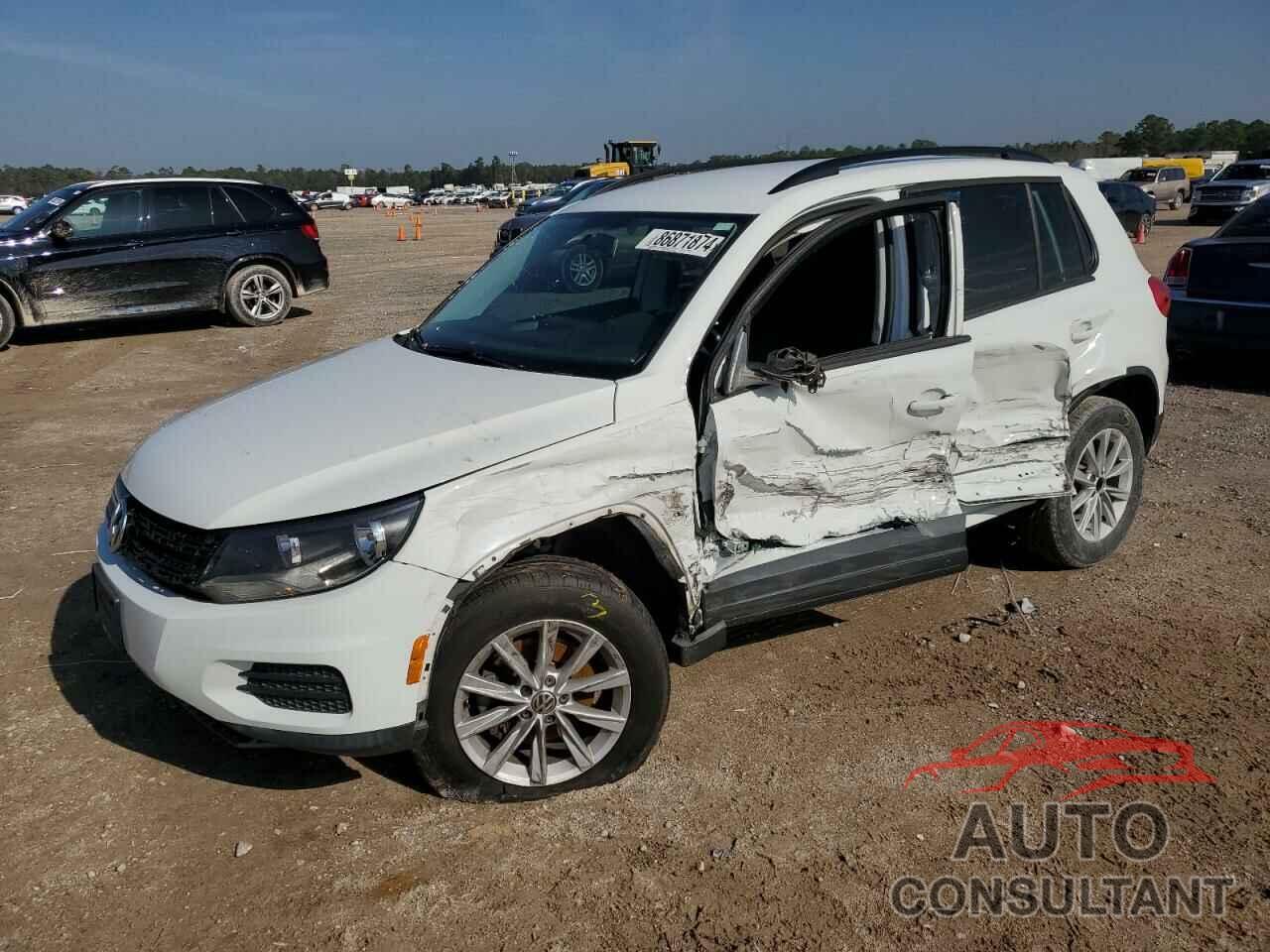 VOLKSWAGEN TIGUAN 2017 - WVGAV7AX0HK041962