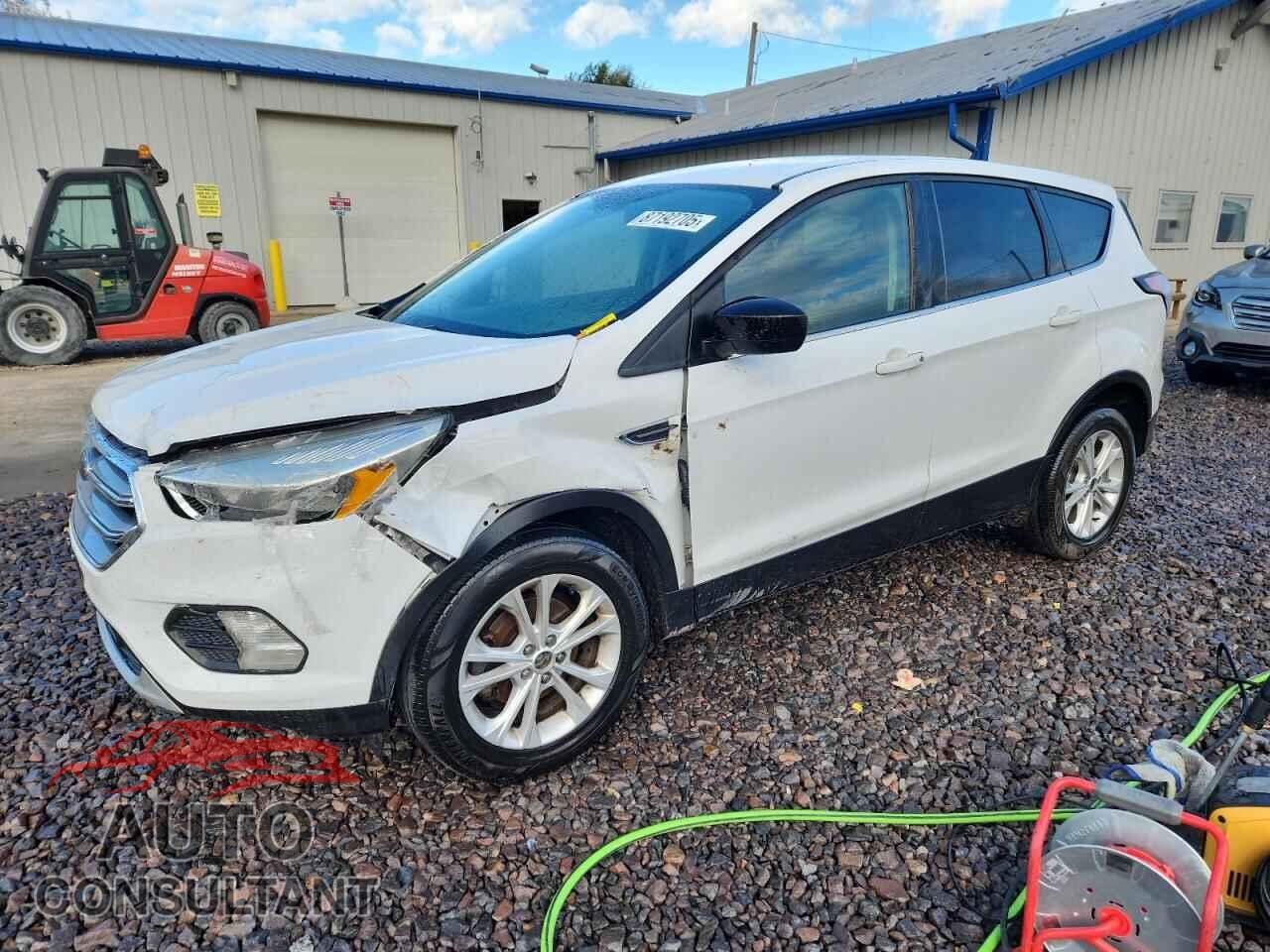 FORD ESCAPE 2017 - 1FMCU0GD8HUC64710