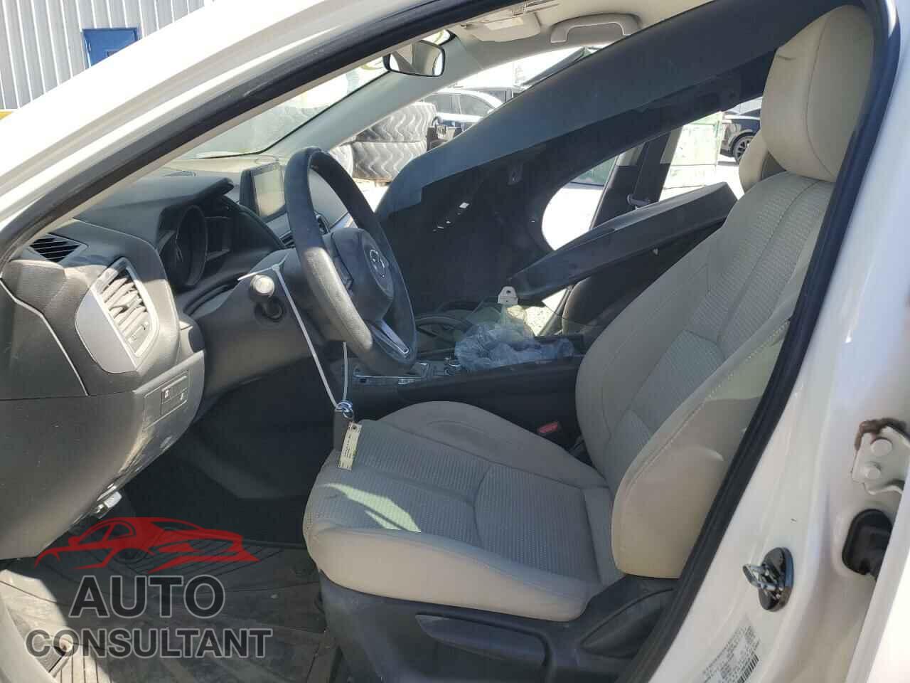 MAZDA 3 2018 - 3MZBN1U77JM161111
