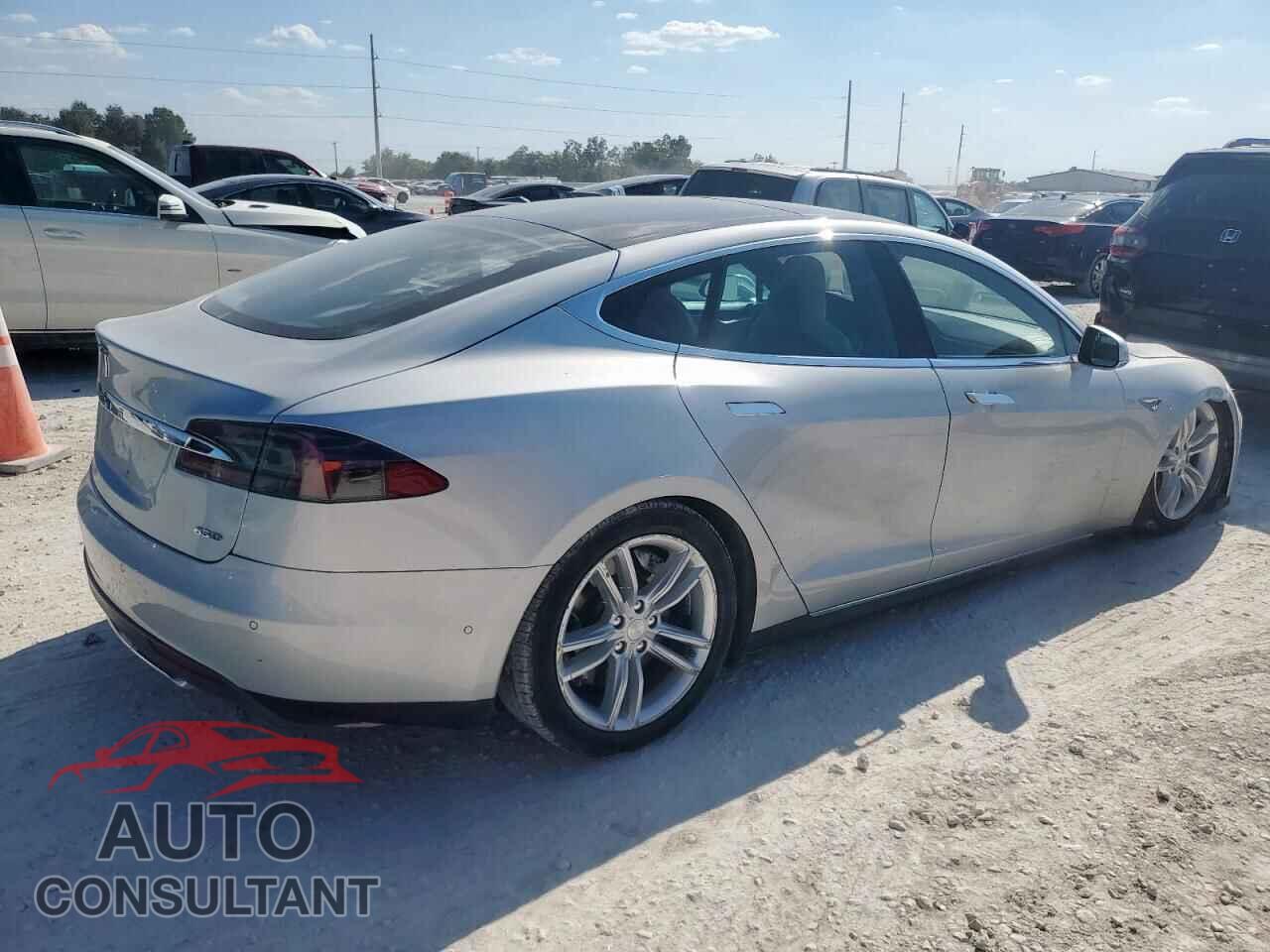 TESLA MODEL S 2015 - 5YJSA1E20FF118288