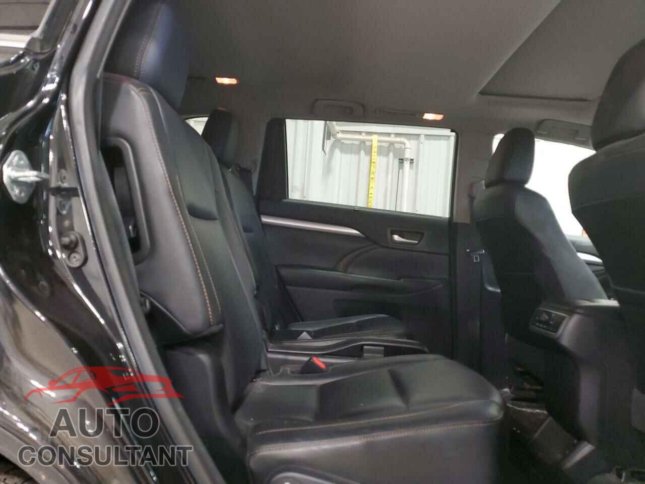 TOYOTA HIGHLANDER 2017 - 5TDJZRFH4HS448391