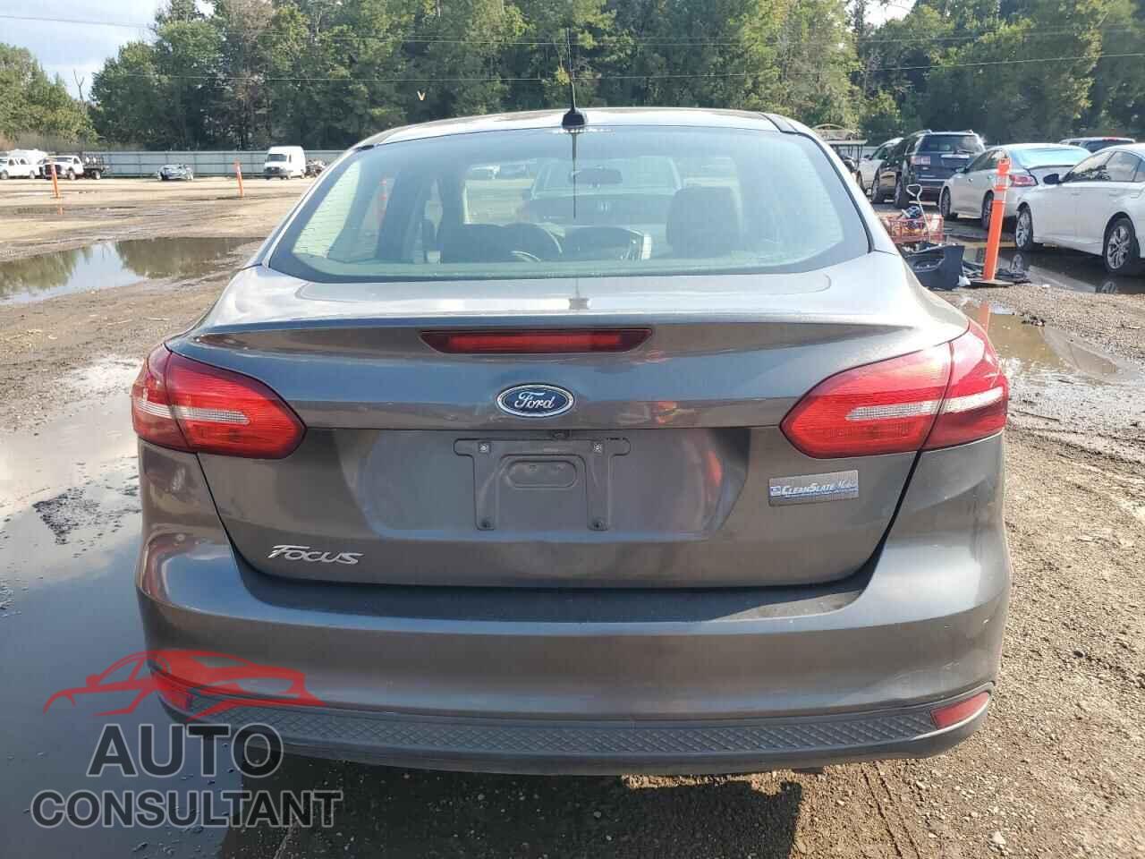 FORD FOCUS 2018 - 1FADP3E24JL308030