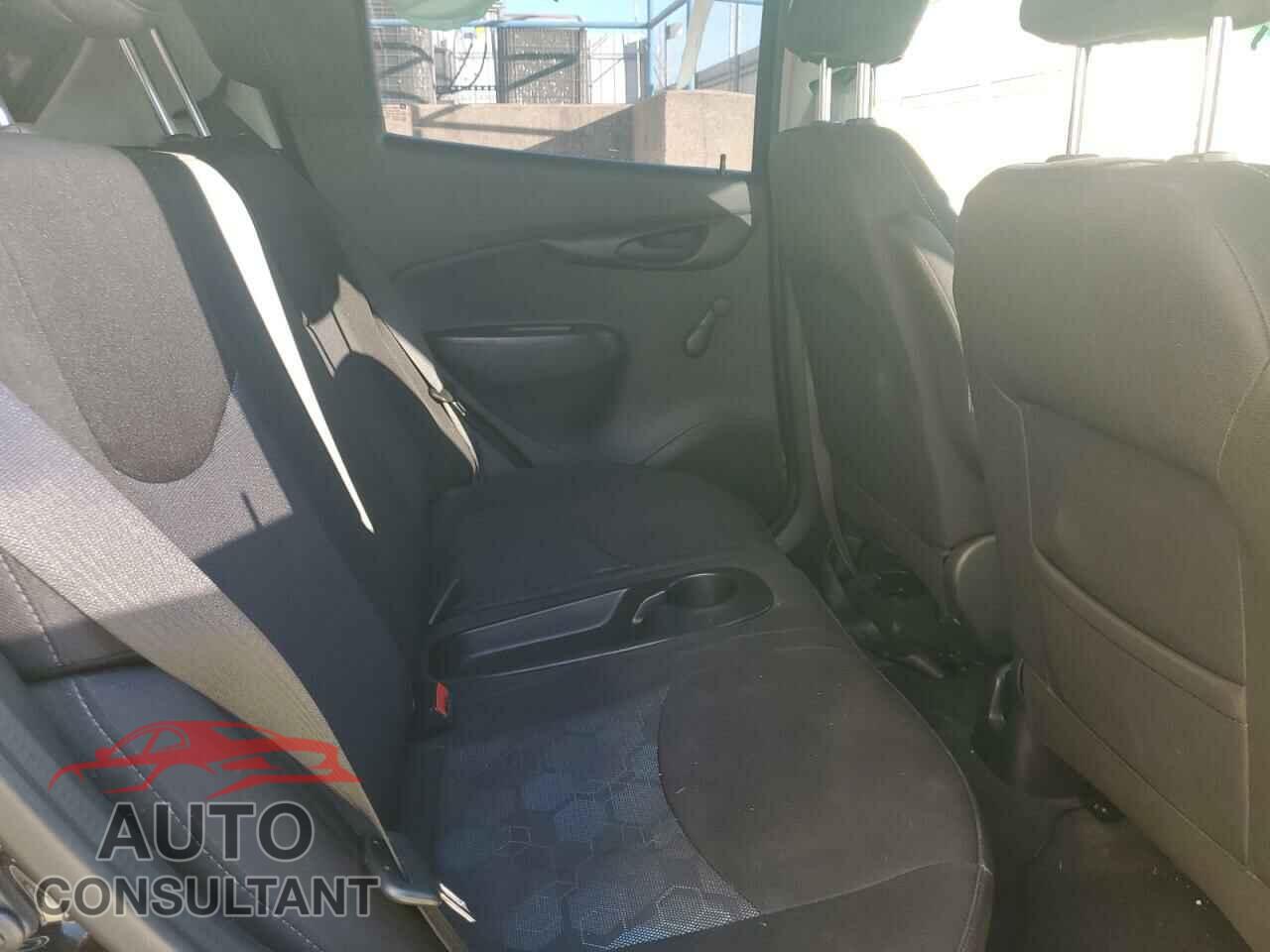 CHEVROLET SPARK 2018 - KL8CA6SA2JC449532