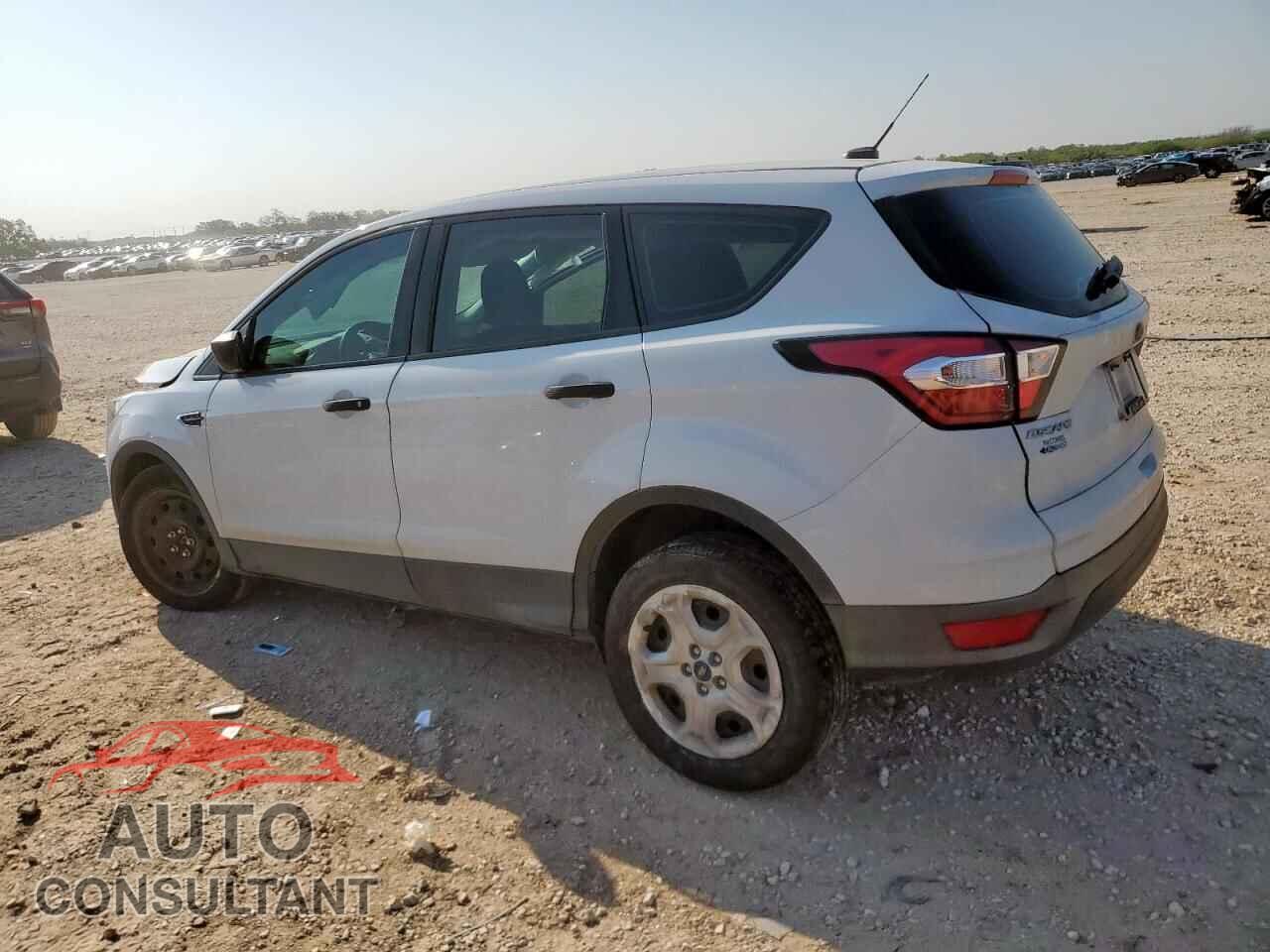 FORD ESCAPE 2018 - 1FMCU0F76JUD28762