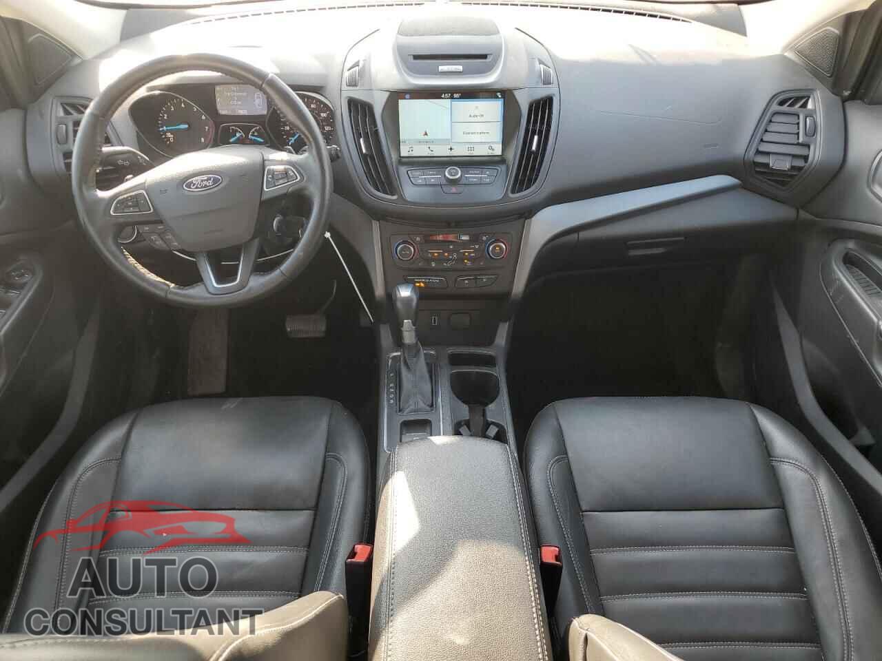 FORD ESCAPE 2017 - 1FMCU9G9XHUB24237
