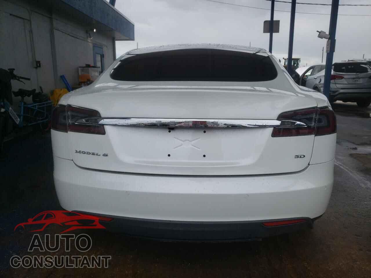 TESLA MODEL S 2015 - 5YJSA1H28FF086847
