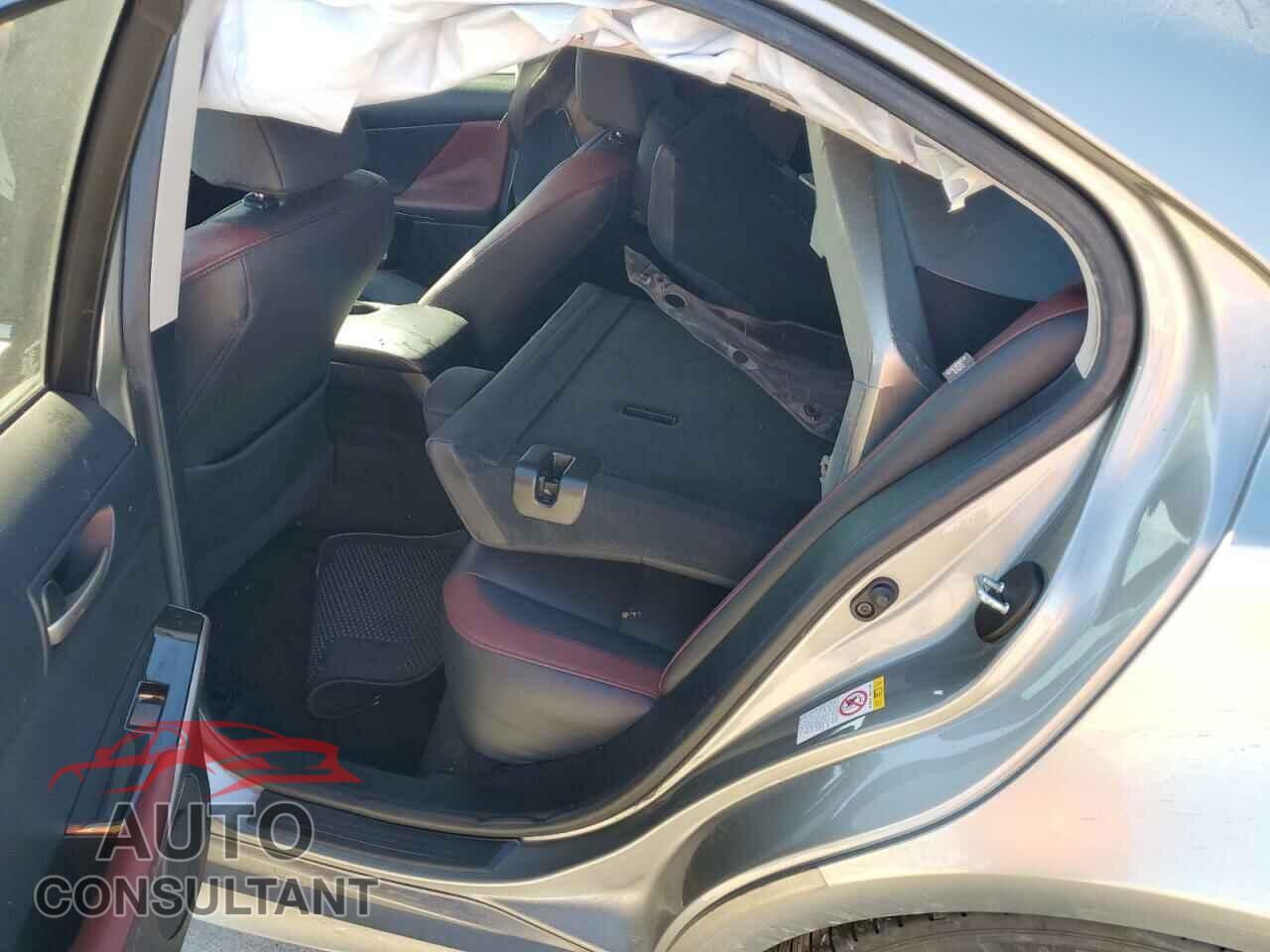 LEXUS IS 2018 - JTHBA1D20J5066378