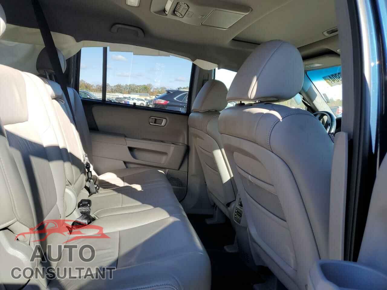 HONDA PILOT 2011 - 5FNYF4H99BB040996